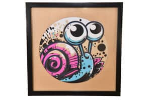 Tableau décoratif en papier multicouches représentant un escargot stylisé et coloré, fabriqué en atelier à Genève