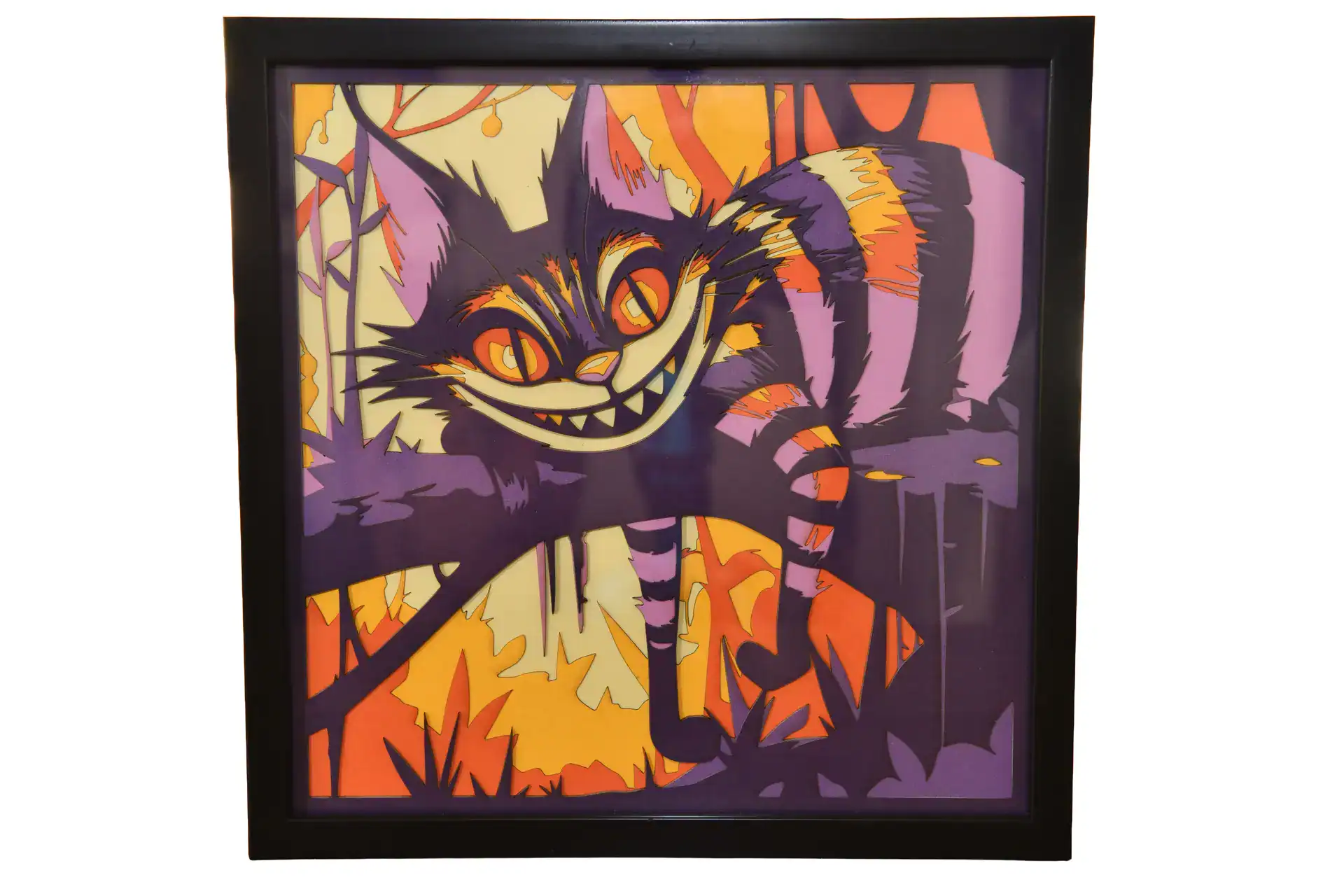 Tableau décoratif en papier multicouches coloré représentant le Chat du Cheshire, fabriqué en atelier à Genève