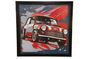 Tableau décoratif en papier multicouches style pop‑art représentant une Mini Cooper dynamique, fabriqué en atelier à Genève