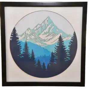 Tableau décoratif en papier multicouches représentant un paysage de montagne enneigée, fabriqué en atelier à Genève