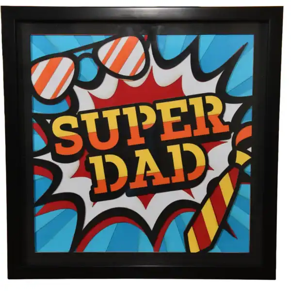 Tableau décoratif en papier multicouches représentant un Super Papa stylisé, fabriqué en atelier à Genève