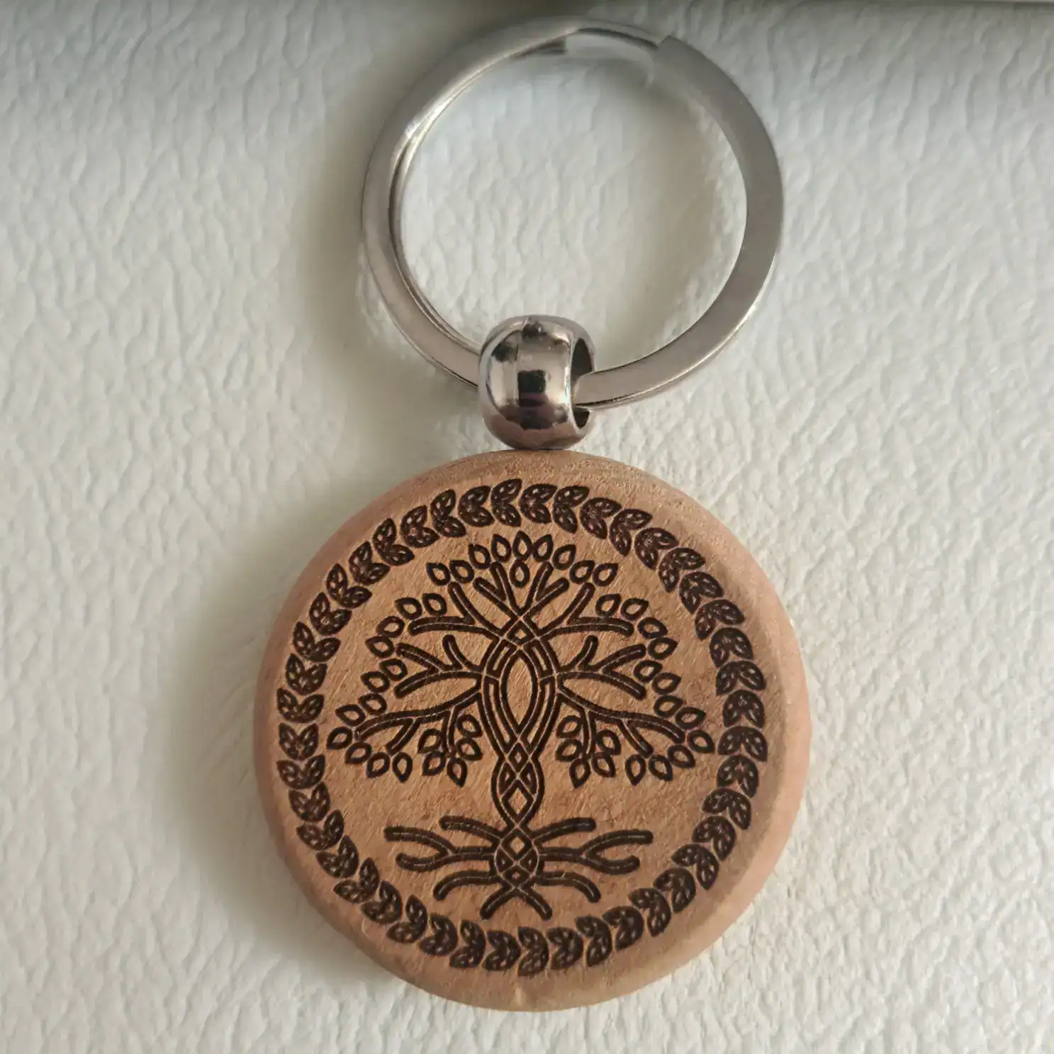 Porte‑clé bois rond gravé arbre de vie style celte personnalisable en ligne