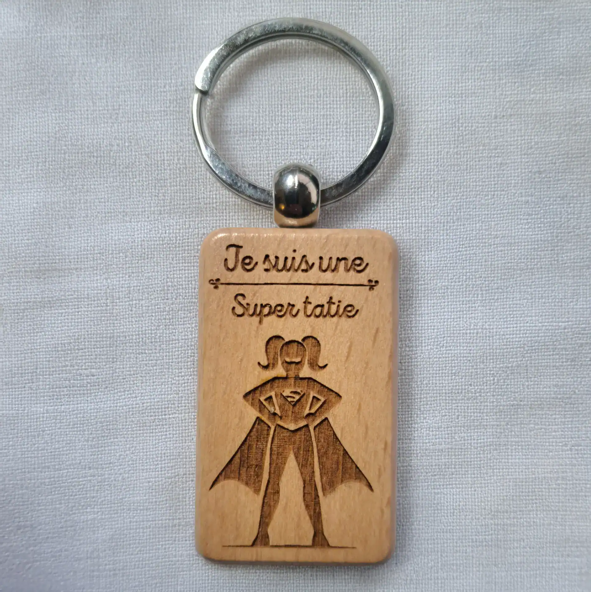 Porte‑clé personnalisé Super Tatie gravure laser Genève Porte‑clé bois gravé “Je suis une Super Tatie” personnalisable en ligne