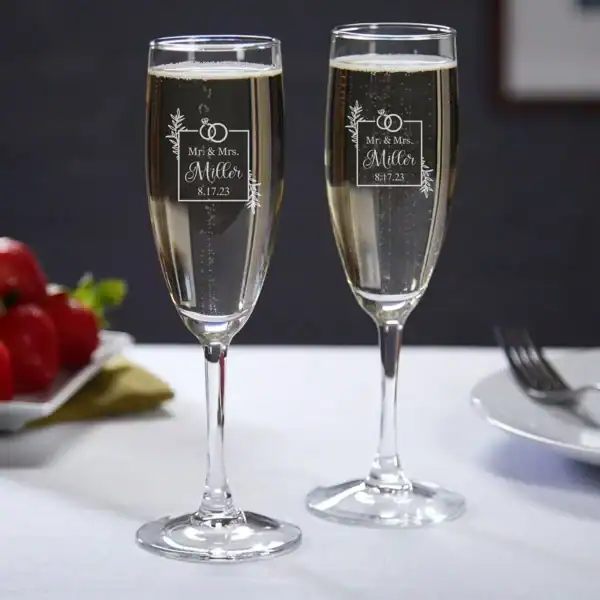 Flûtes à champagne gravées personnalisables en ligne, mariage et célébration artisanale à Genève.